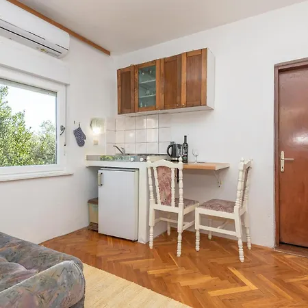 Apartment Ivanje Gomile Bb I アパート スタリー・グラード