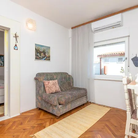 Apartment Ivanje Gomile Bb I *