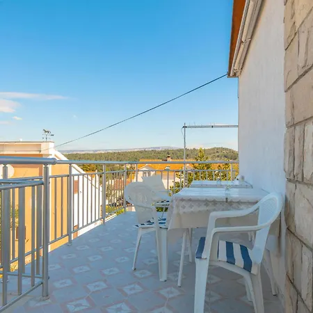 Апартаменты Apartment Ivanje Gomile Bb I *