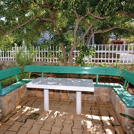 Apartment Ivanje Gomile Bb I *